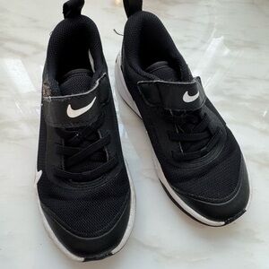 Nike Black and White Sneakers Athletic Design